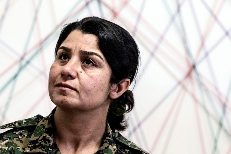 “Le donne-soldato non si sposano”. Colloquio con Nessrin Abdalla, la comandante curda che difende Kobane